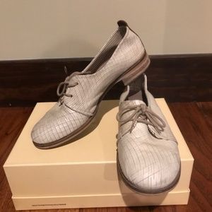 LilliMIll Flats Shoes - European 37 (7 US)